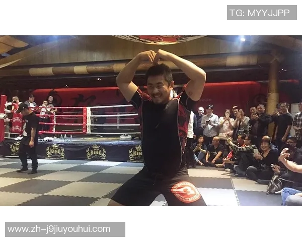 一龙与重口味的巅峰对决谁能在搏击场上笑到最后